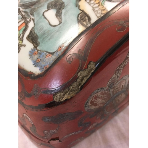 916 - ORIENTAL STYLE LACQUERED BOX