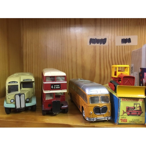 955 - SHELF OF VINTAGE BUSES BY CORGI & OTHER MAKES & DIECAST CORGI MODELS OF CARS