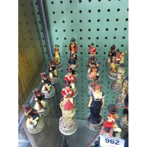 962 - THE MODERN CHESS SET WITH NAPOLEONIC CHESS PIECES