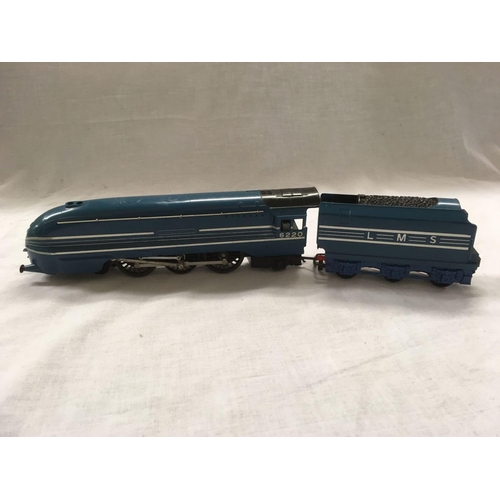 963 - 'OO' GAUGE BLUE STREAMLINED LOCOMOTIVE 4-6-2& TANKER & 'OO' GAUGE LOCOMOTIVE 4-6-2 GOLDEN SHUTTLE