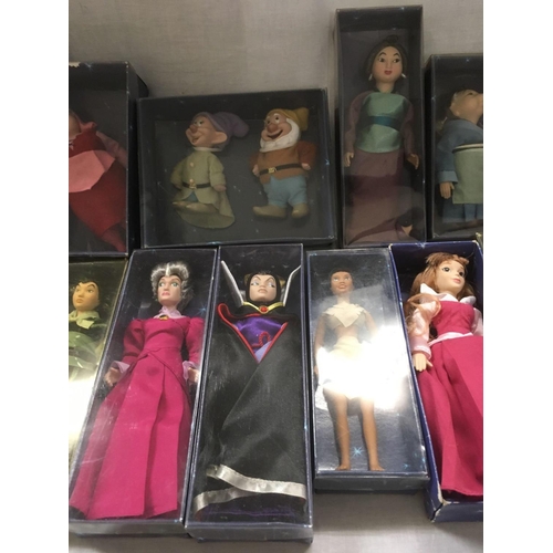 966 - DEAGOSTINA DISNEY DOLLS