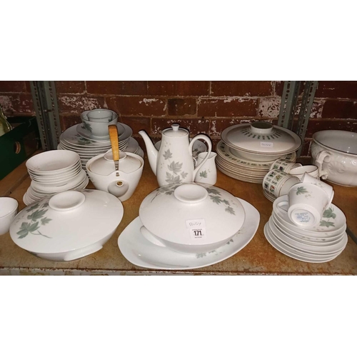 171 - SHELF OF NORITAKI CHINAWARE & PART ROYAL DOULTON TAPESTRY DINNER SETS