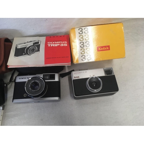 954 - CARTON WITH VARIOUS VINTAGE CAMERAS INCL; POLAROID 636 CLOSE-UP CAMERA