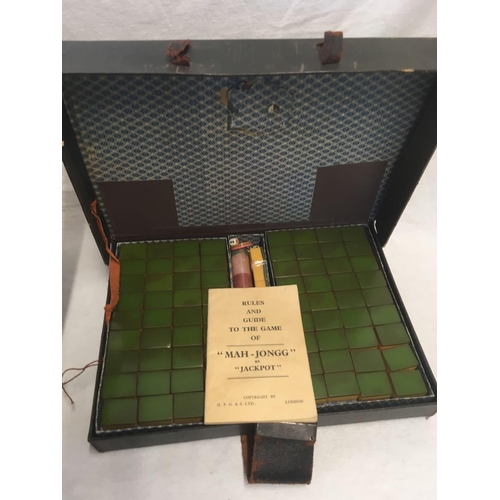 957 - OLD VINTAGE BAMBOO PICNIC BASKET & A CASED MAHJONG SET