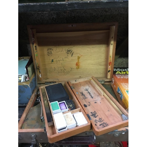 27 - CARTON WITH QTY OF OILS, WATERCOLOURS, AN AUTO AIRBRUSH SET & AN ARTISTS CASE WITH BRUSHES OILS & PA... 