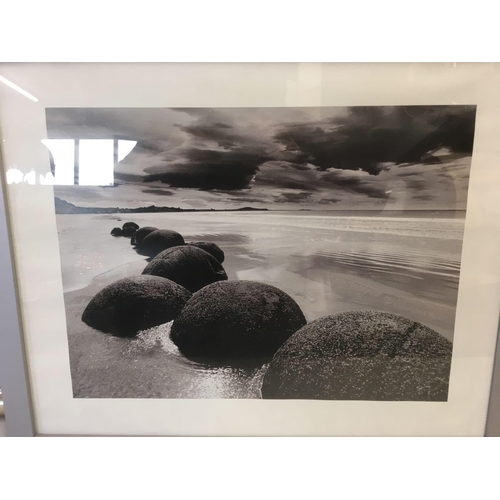 499 - 3 F/G MODERN ART PICTURES & F/G BLACK & WHITE PICTURE OF A SHORELAND SCENE