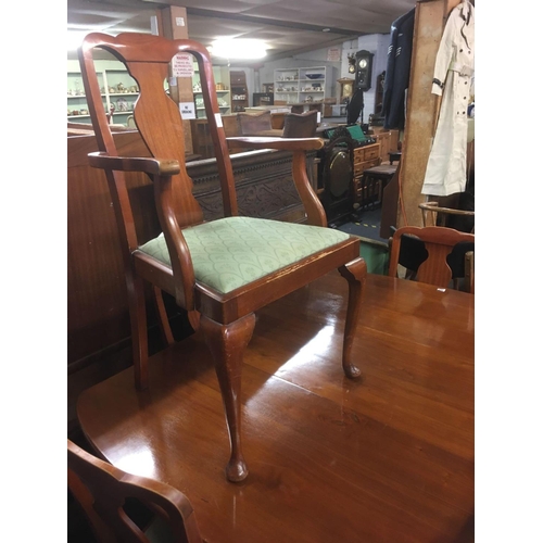 584 - EXTENDING DINING TABLE WITH 4 CHAIRS & 1 CARVER