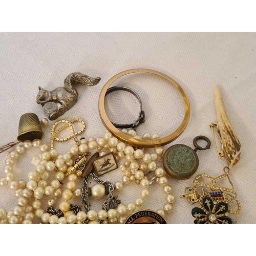 714 - BAG OF COSTUME JEWELLERY