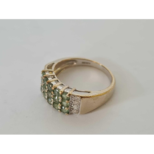 730 - A DIAMOND & PERIDOT RING SET IN 9ct