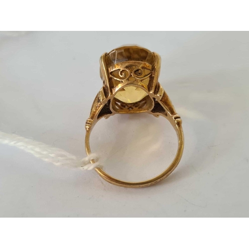 748 - 9ct CITRINE RING, SIZE 'Q', 6.3g