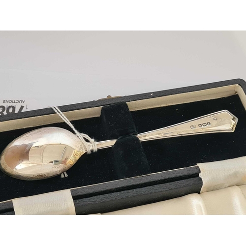 768 - SILVER BOXED CHRISTENING SPOONS, 24g