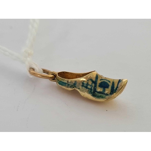 771 - 14ct & ENAMEL ORIENTAL CLOG CHARM