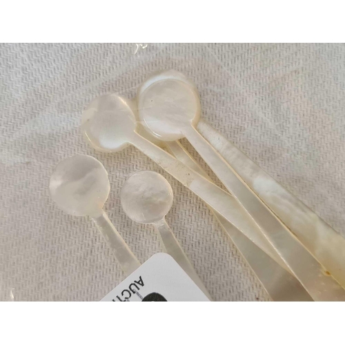 860 - 6 GENUINE MOTHER OF PEARL SNUFF SPOONS