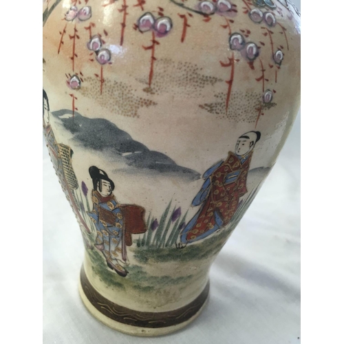 913 - PAIR OF LIDDED ORIENTAL VASES