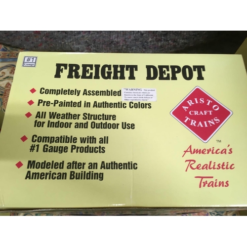 925 - ARISTO CRAFT TRAIN FREIGHT DEPOT