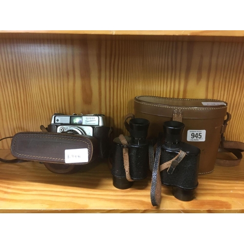 945 - SMALL PAIR OF MILITARY STYLE BINOCULARS IN CASE & AN ILFORD SPORTSMAN CAMERA