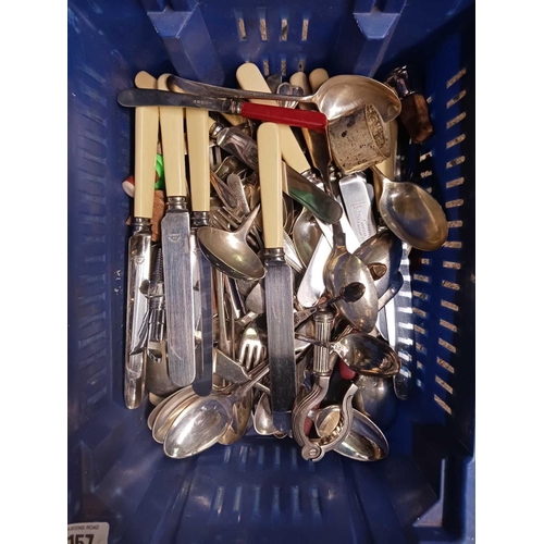 157 - SMALL TUB OF MISC CUTLERY