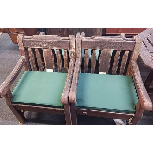 302 - 4 BRIDGMAN PATIO CHAIRS & A BRIDGMAN PATIO TABLE WITH UMBRELLA & STAND