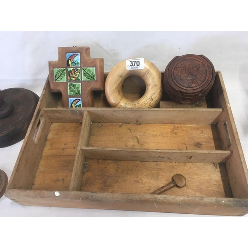 370 - CUTLERY TRAY OF TREEN ITEMS