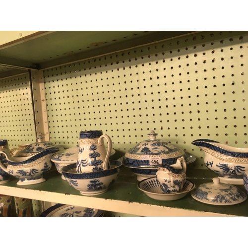 454 - 3 SHELVES OF WILLOW PATTERN CHINAWARE ETC