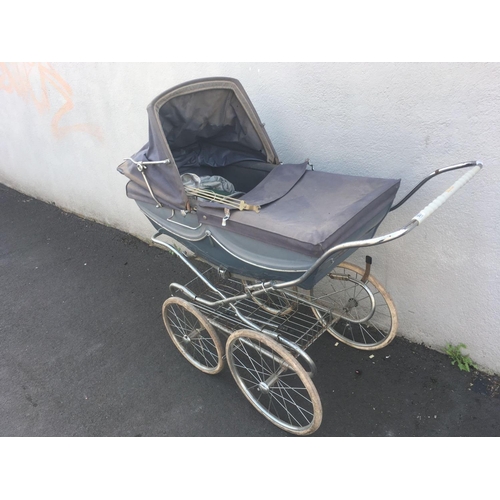 607 - SILVER CROSS PRAM