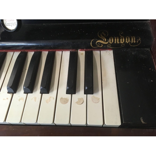 612 - ANTIQUE PUMP ORGAN