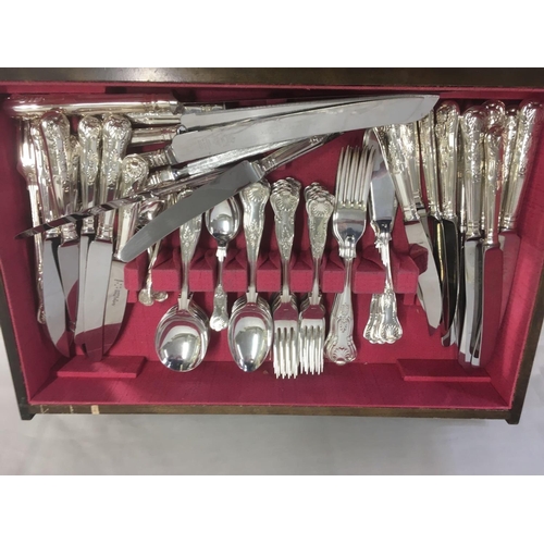 618 - BOXED KING'S PATTERN CUTLERY SET