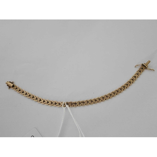 687 - 9ct FANCY LINK BRACELET, 13.9g