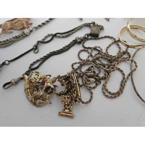 765 - A SMALL BAG OF MIXED BROOCHES, CHAINS, EARRINGS