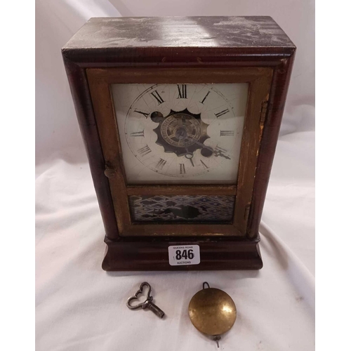 846 - SMALL WOOD CASE AMERICAN STYLE MANTEL CLOCK