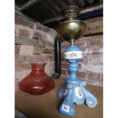 154 - CRANBERRY COLOURED OIL LAMP SHADE & A BRASS & CERAMIC OIL LAMP