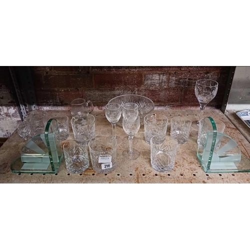 216 - SHELF OF ASSORTED GLASSES & 2 GREEN GLASS DECO BOOKENDS