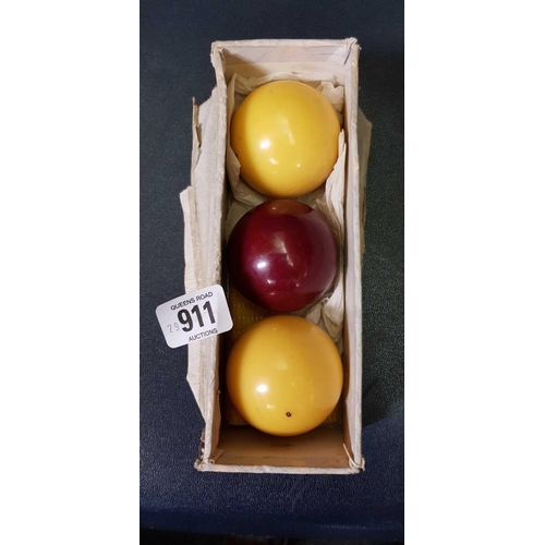 911 - SET OF BILLIARD BALLS, 2 YELLOW, 1 RED