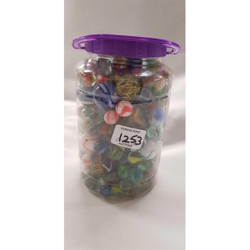 1253 - QTY OF MARBLES