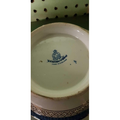 391 - 4 SHELVES OF BLUE & WHITE CHINAWARE