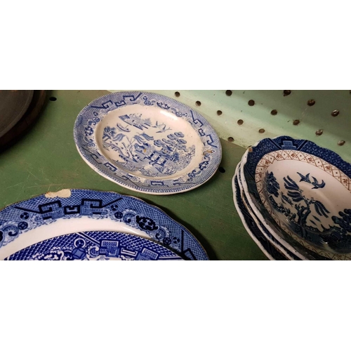 408 - SHELF WITH BLUE & WHITE PLATES, 2 BRASS & COPPER PLAQUES