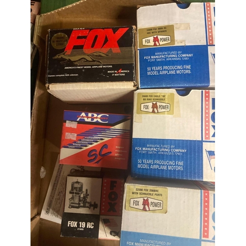 152 - CARTON WITH 5 FOX POWER MODEL AIRCRAFT ENGINES & 1 OTHER