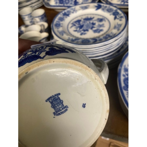 166 - SHELF OF COPELAND SPODE HERON PATTERNED BLUE & WHITE CHINA