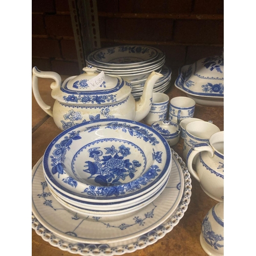 166 - SHELF OF COPELAND SPODE HERON PATTERNED BLUE & WHITE CHINA