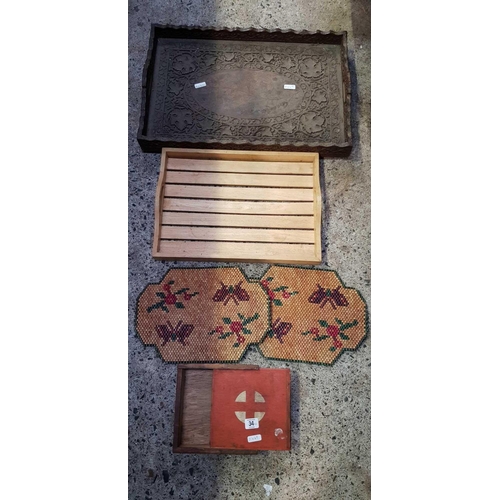 34 - LARGE WOODEN CARVED TRAY PLUS 2 PLACE MATS, A SLATTED TRAY & WOODEN GAMES BOX