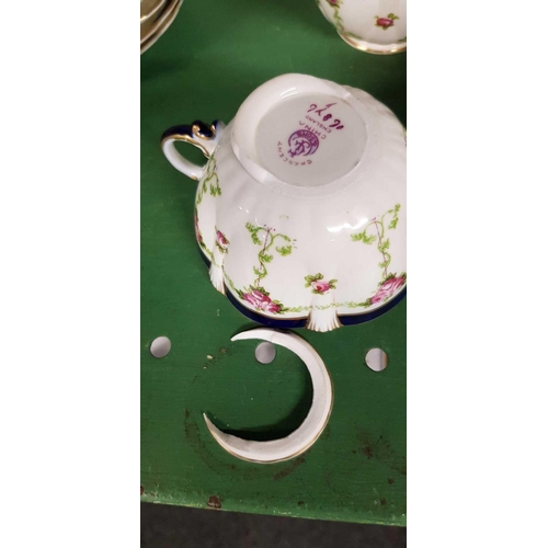 424 - SHELF OF CRESCENT TEA WARE