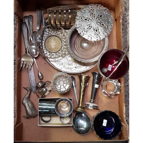 47 - CARTON WITH MISC PLATED ITEMS INCL; CANDLESTICKS, SPOONS, GALLERY TRAY, WINE COASTERS & OTHER METALW... 