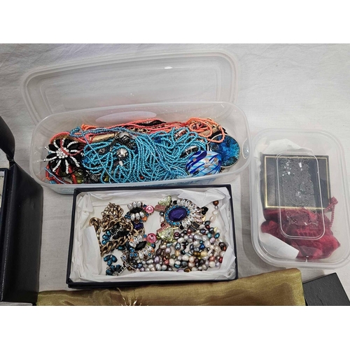 619 - GOOD TUB OF COSTUME JEWELLERY