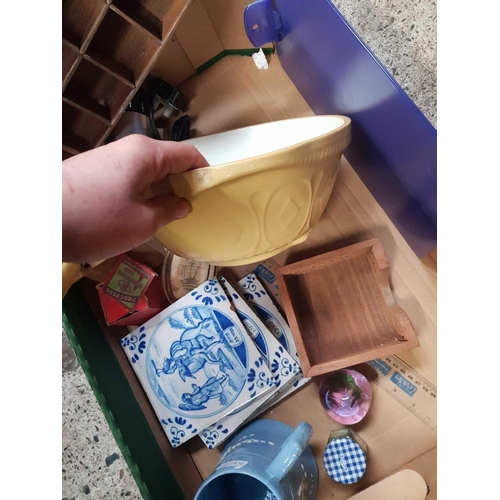 98 - CARTON WITH MISC BRIC-A-BRAC INCL; A MIXING BOWL, BLUE & WHITE TILES, KNIFE BLOCK SET, BLUE WIDECOMB... 