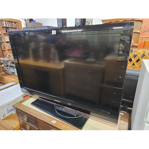 321 - 40'' TV WITH REMOTE