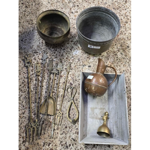 42 - 2 BRASS FLOWER POTS, COPPER JUG & QTY OF BRASS TOASTING FORKS