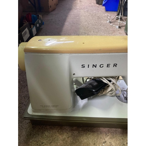 148 - VINTAGE ELECTRIC SINGER SEWING MACHINE IN CASE