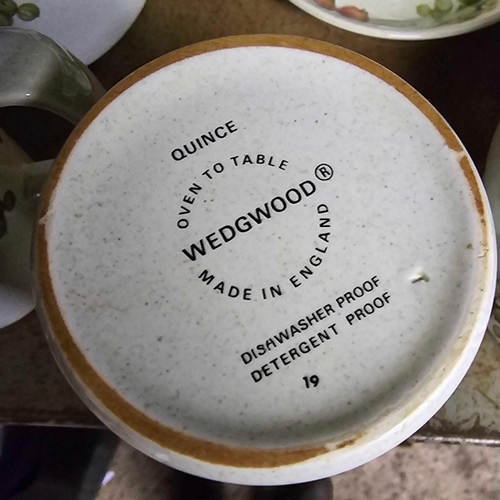 178 - 2 SHELVES OF WEDGWOOD QUINCE OVEN TO TABLE TEA & DINNERWARE,APPROX 70 PIECES