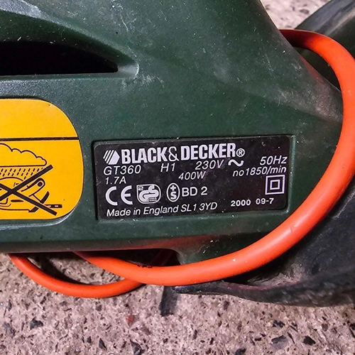 199 - BLACK & DECKER HEDGE TRIMMER