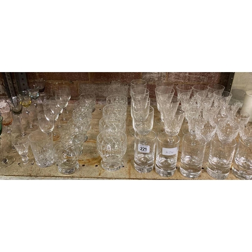 221 - SHELF OF VARIOUS CRYSTAL GLASS, WINE GLASSES, SHERRY GLASSES, WHISKY TUMBLERS ETC